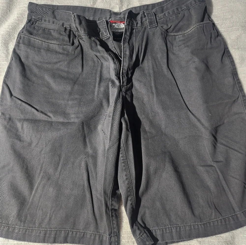 The North Face Men's Flat Front Shorts - Charcoal Gray